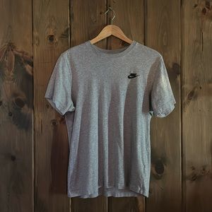 Nike t-shirt mens small